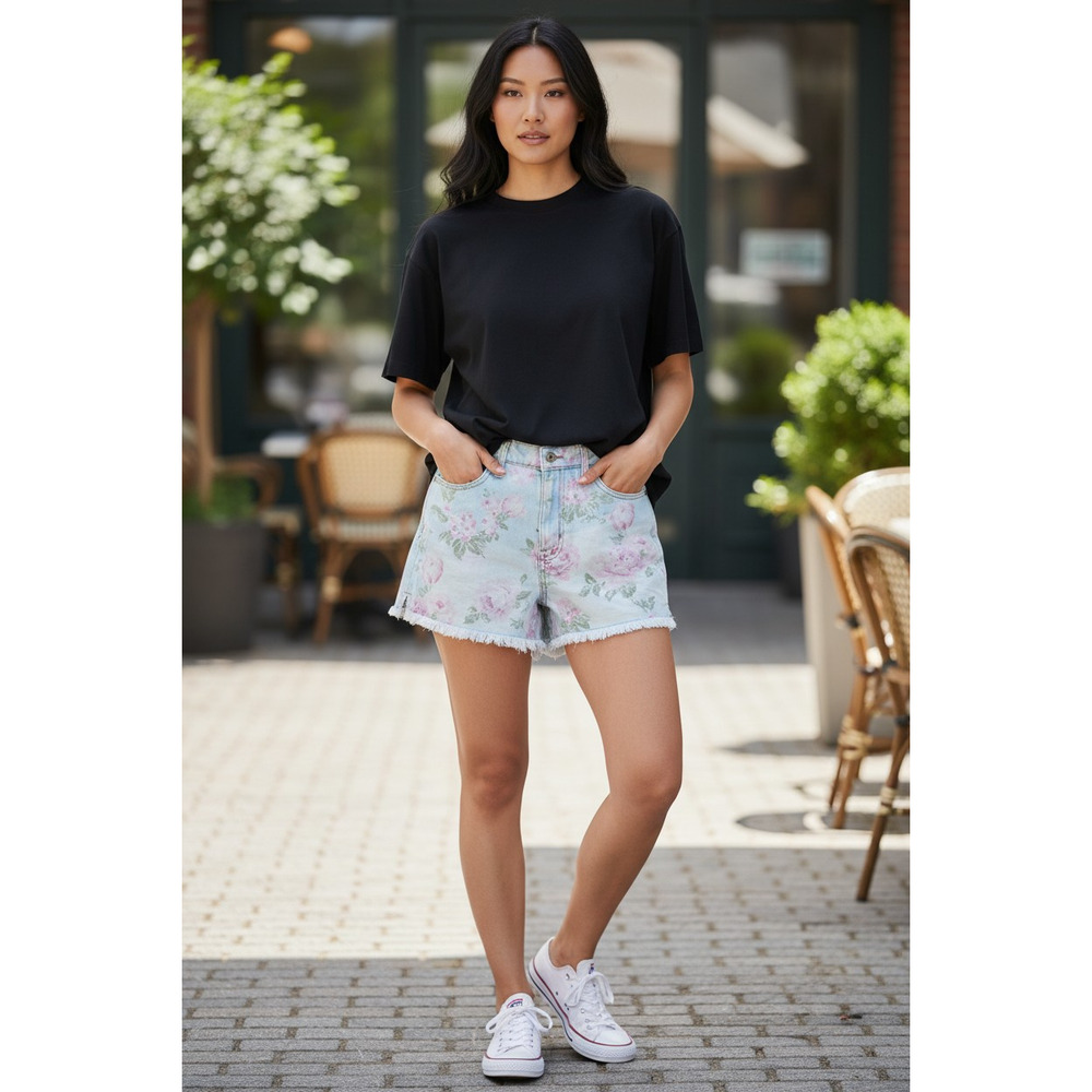 Celebrity Pink "The Doll" Light-Wash Denim Shorts High Rise Fit Size: 7/28